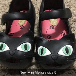 Mini Melissa toddler size 5